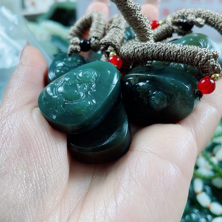 和田玉未镶嵌挂件