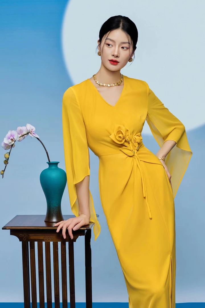 原创设计修身连衣裙轻奢高腰手工花朵夏季新款黄色净版显瘦包臀裙