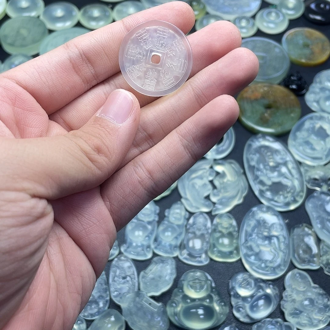 岫玉未镶嵌颈饰山鬼