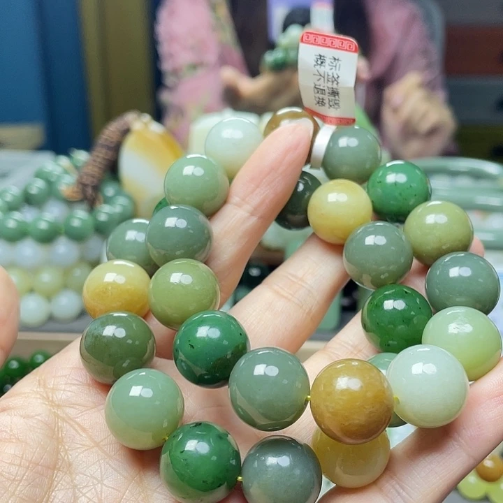 手链未镶嵌和田玉拍一发一，多样性发货，有瑕疵，介意勿拍