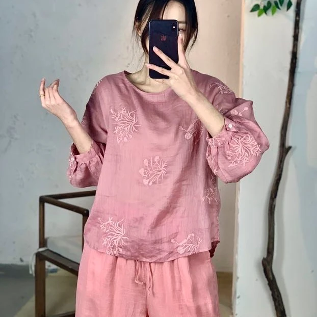 17566苎麻绣花灯笼袖上衣(胸围116～前衣长58后衣长62)