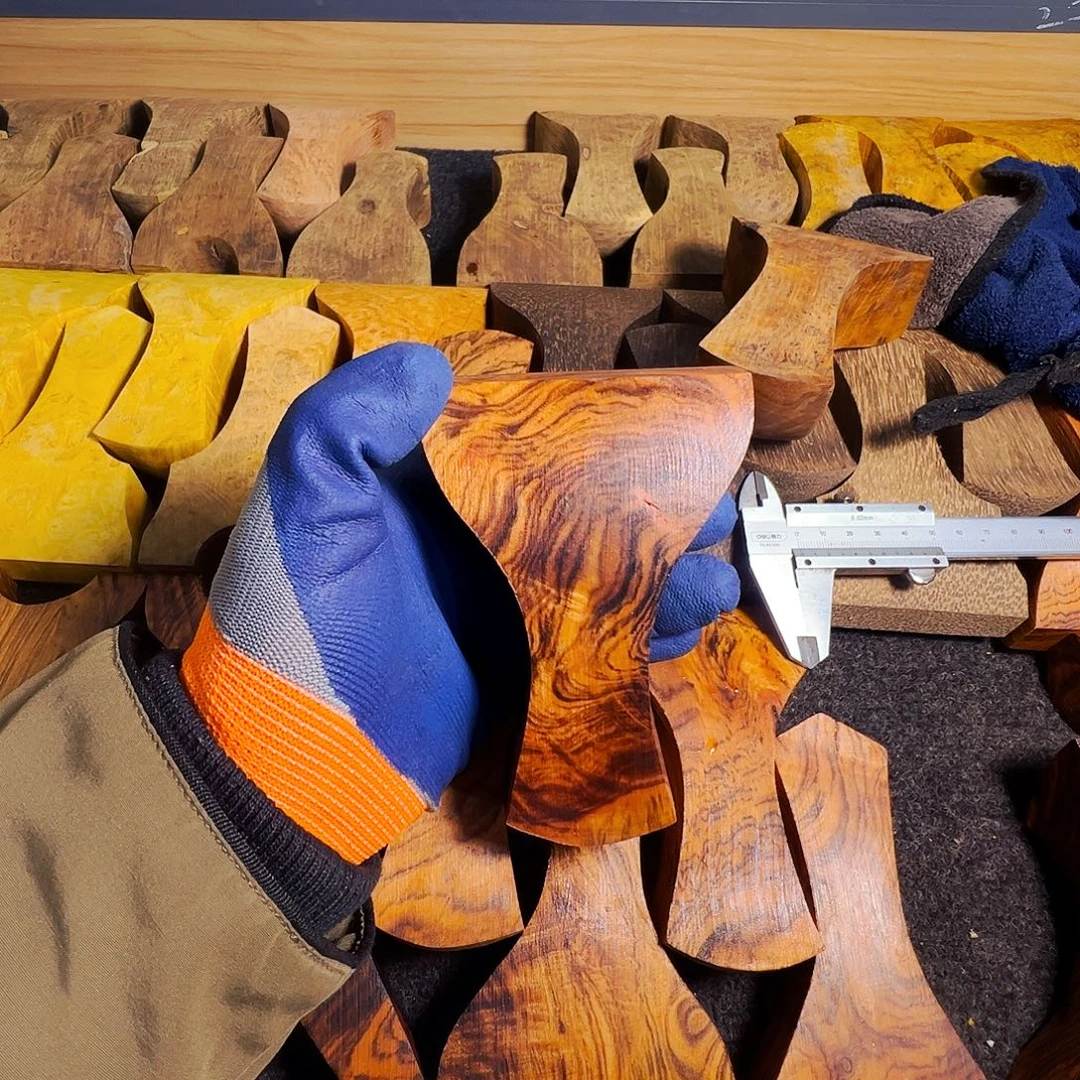 室***工大叶紫檀（黑酸枝木类）175