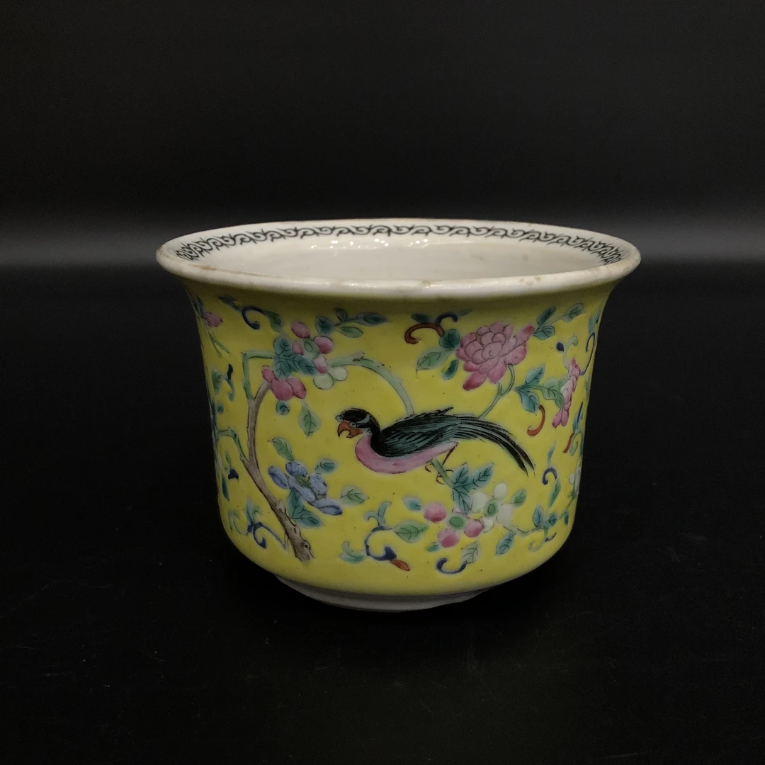 lot:25121519 清晚期黄地粉彩花鸟纹花盆 口径10.9cm高7.7cm