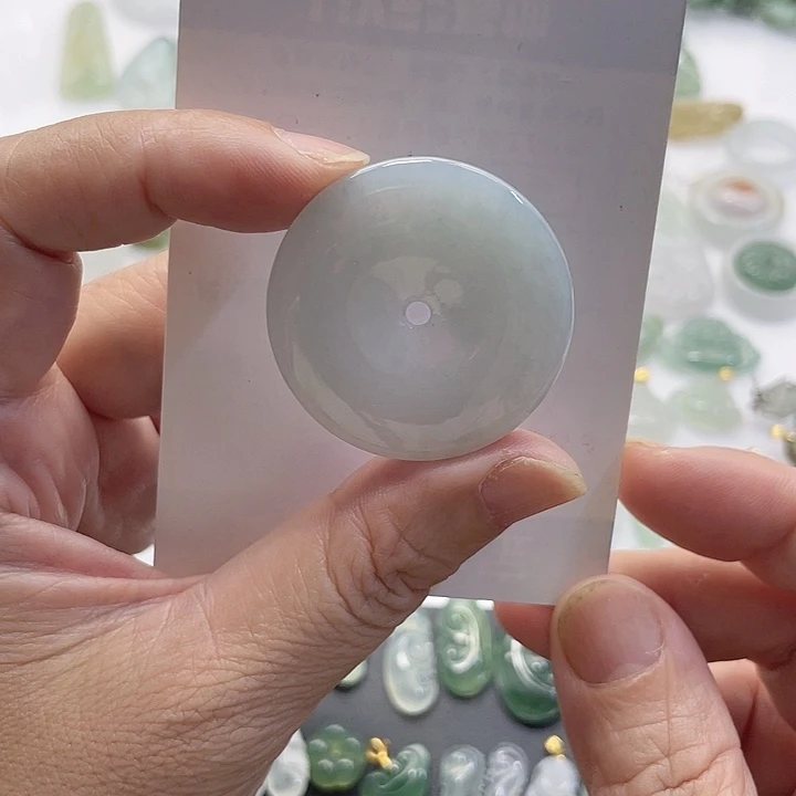 翡翠未镶嵌颈饰平安扣