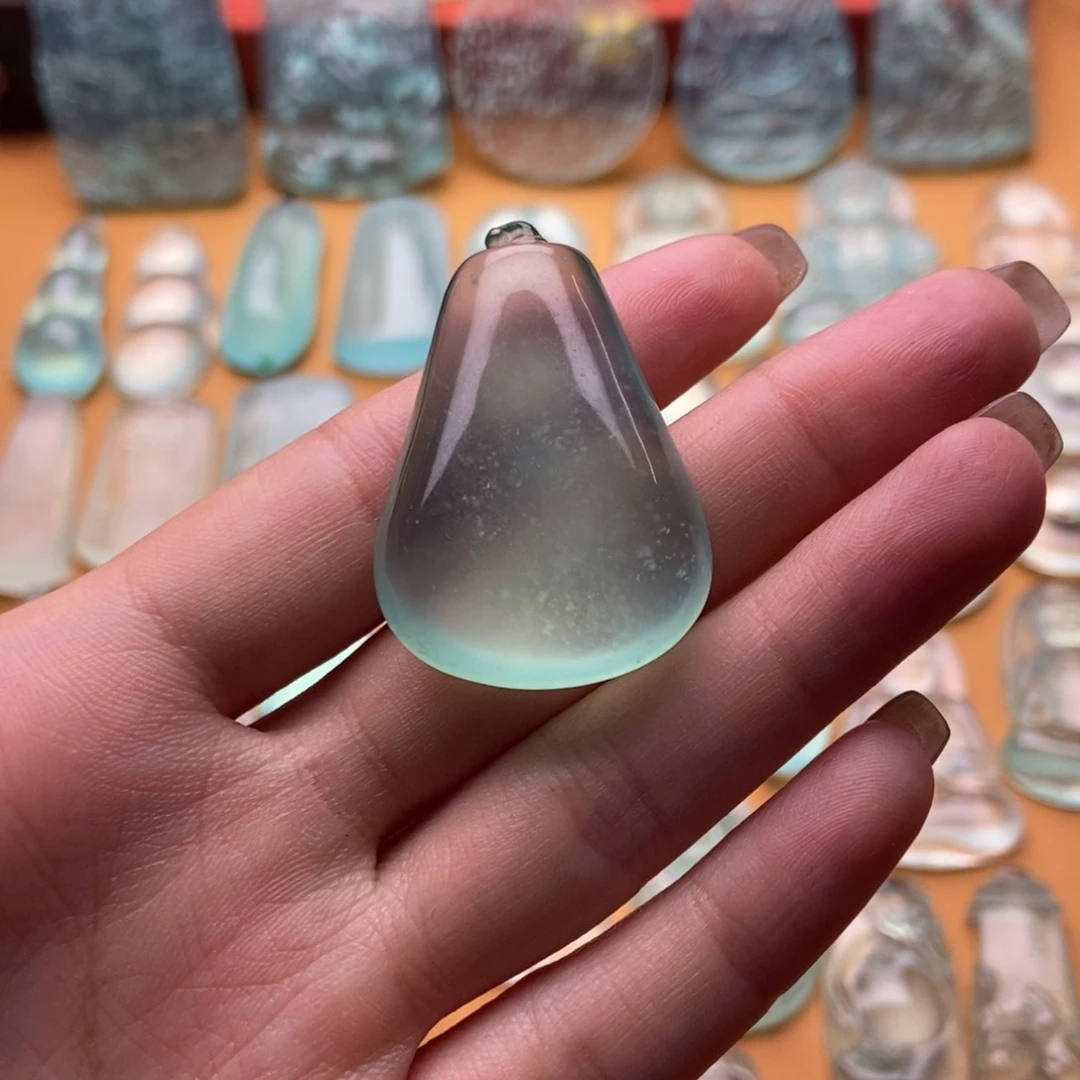 蛇纹石玉颈饰未镶嵌瓜