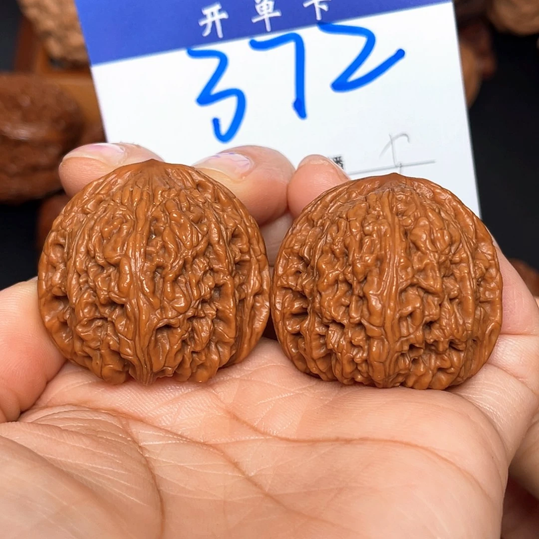 桃核吊坠红宝石36尺。  372