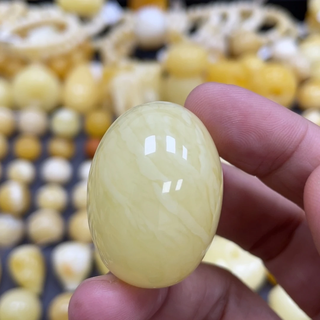 蜜蜡未镶嵌裸石25*34.9mm