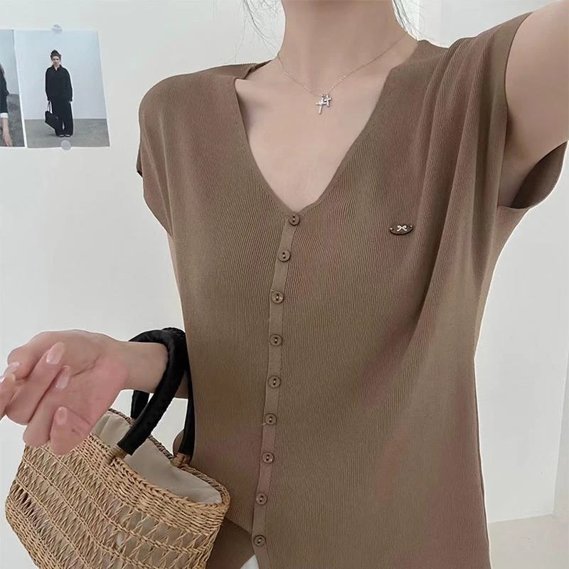休闲简约V领薄款百搭短袖上衣女夏季新款时尚百搭单排扣针织衫ins