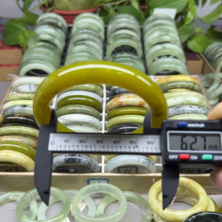 蛇纹石玉未镶嵌手镯49