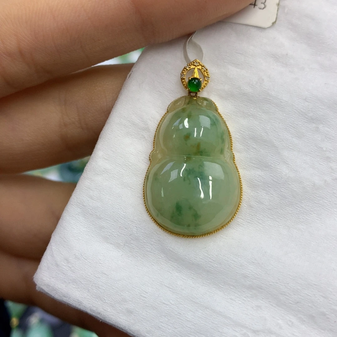 翡翠18K金镶嵌颈饰翡翠