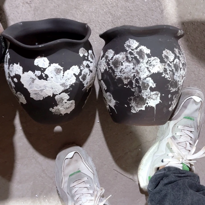 紫砂花盆口径19高度20两只瑕疵