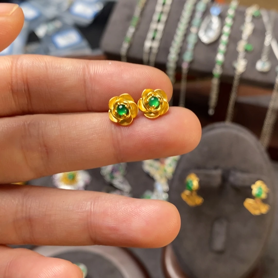 翡翠足银镶嵌耳饰