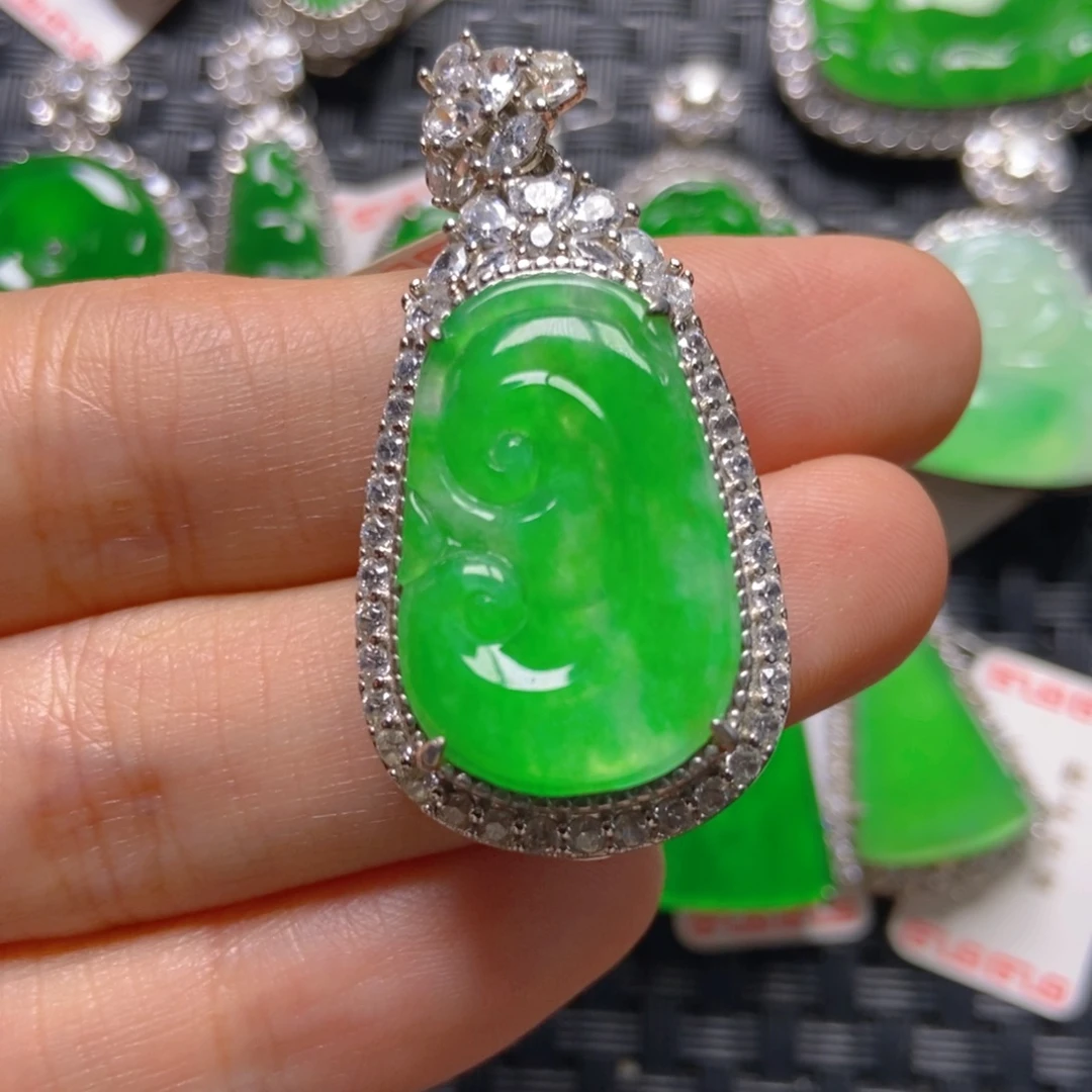 翡翠银S925镶嵌颈饰如意吊坠