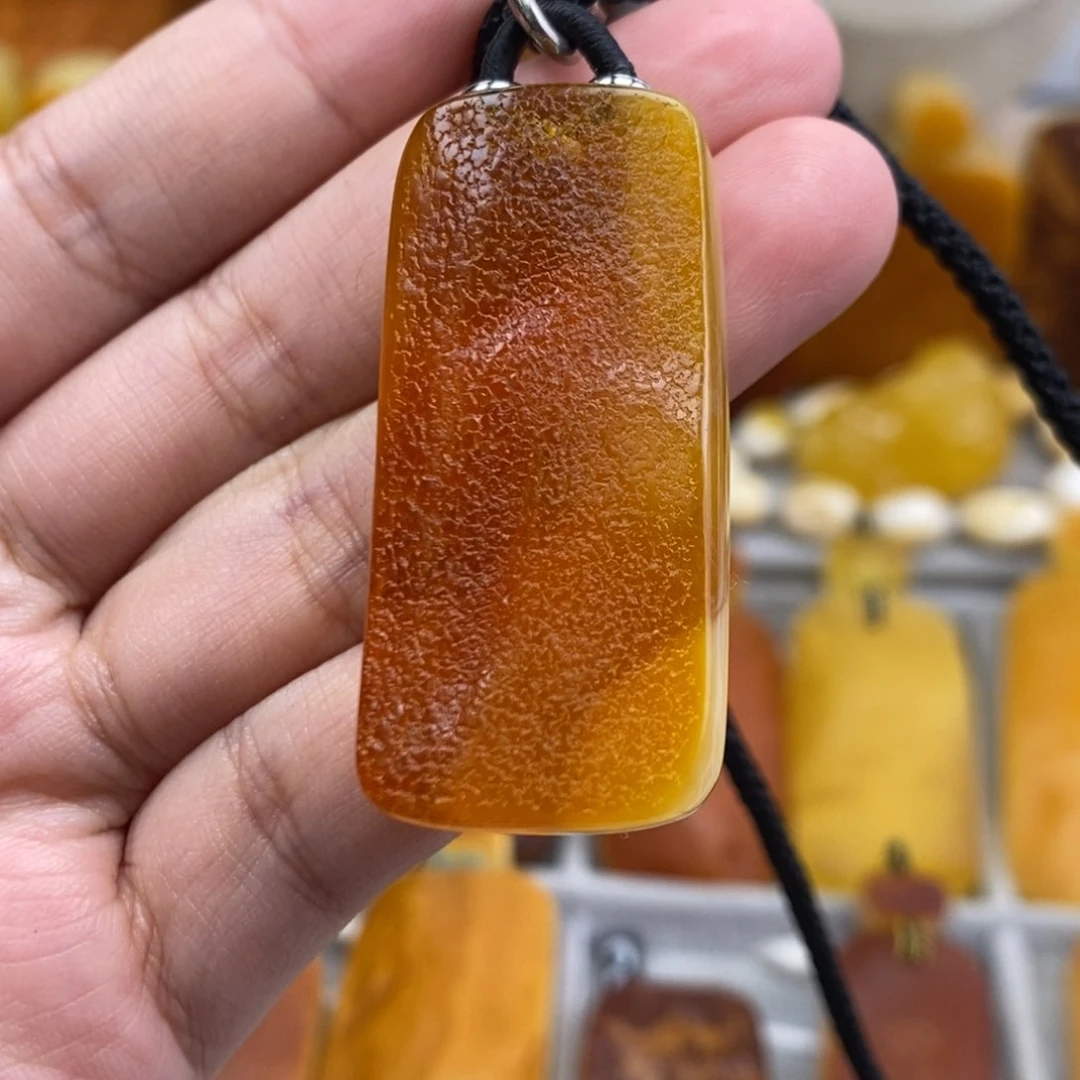 琥珀吊坠(赠链)未镶嵌