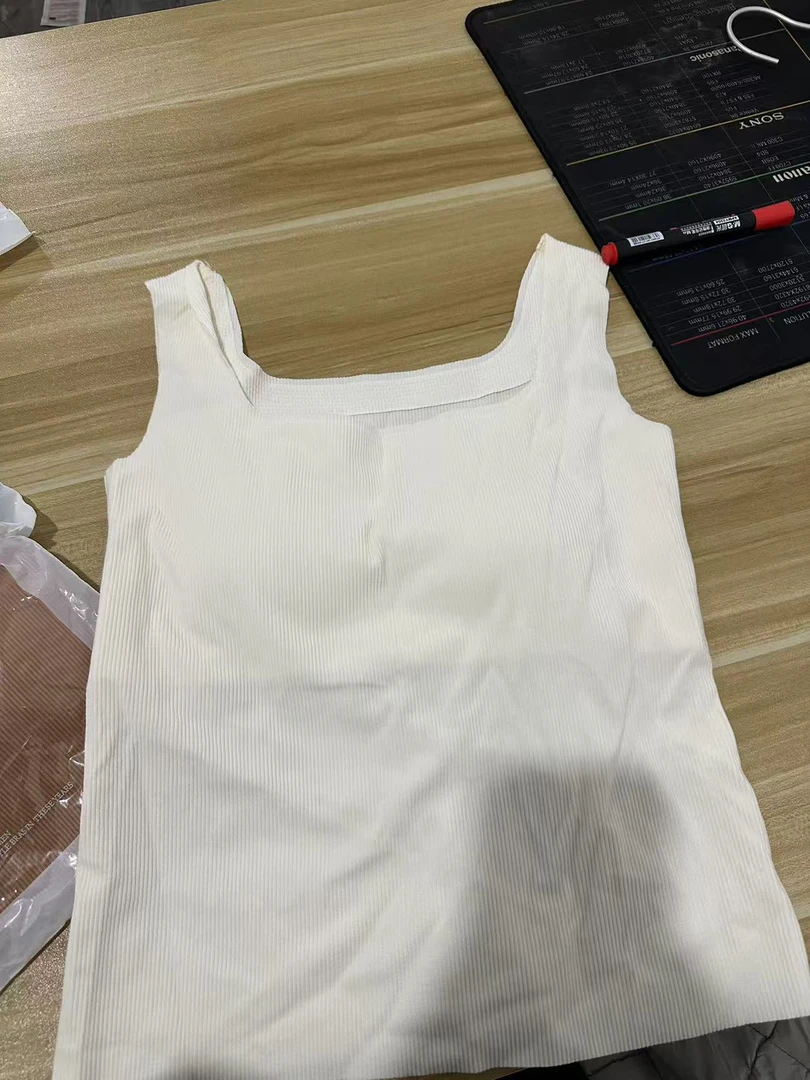 宽肩带吊带平板纹带胸垫百搭打底修身简约纯色棉背心 2325