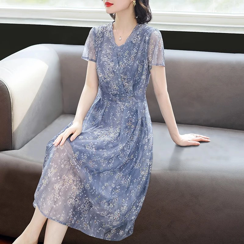 母亲节中年妈妈夏装小碎花连衣裙气质减龄雪纺裙子休闲过膝长款裙