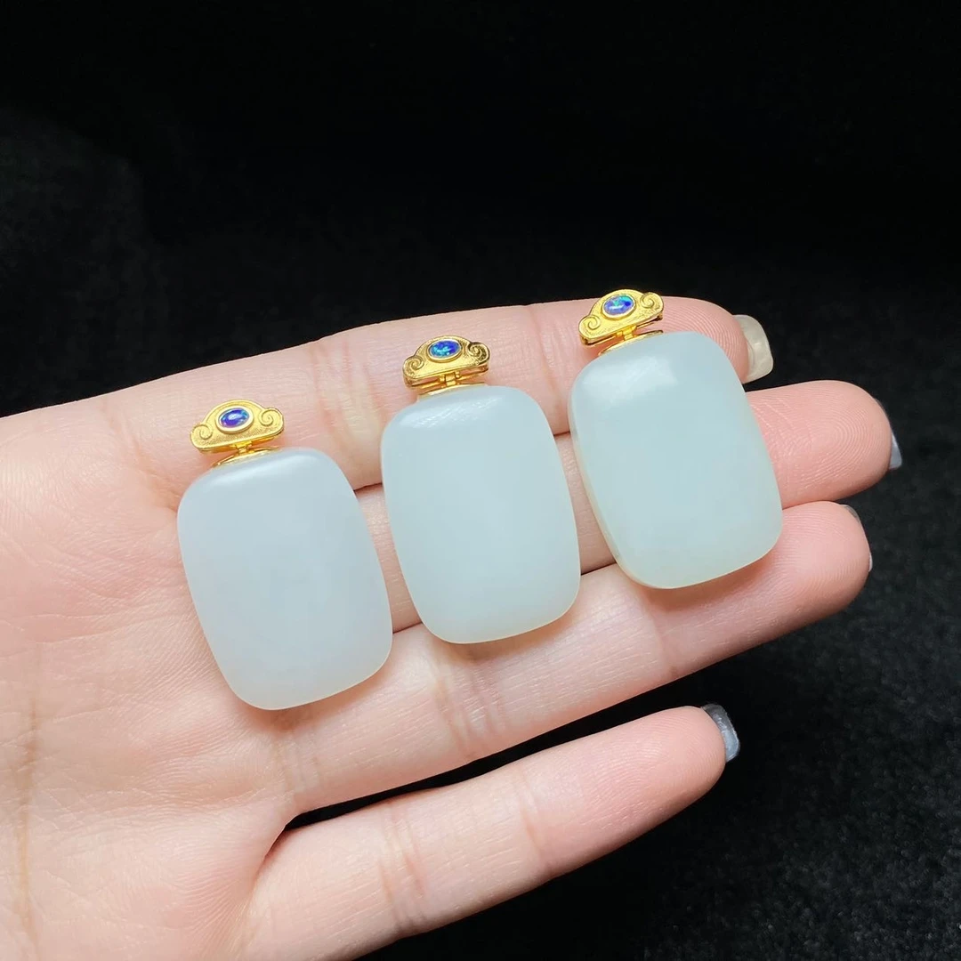 7 V48652-18K金镶嵌和田玉吊坠-多样性发一件-24.5*18*9mm（东哥）