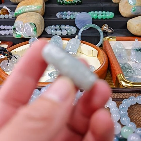 颈饰未镶嵌翡翠一