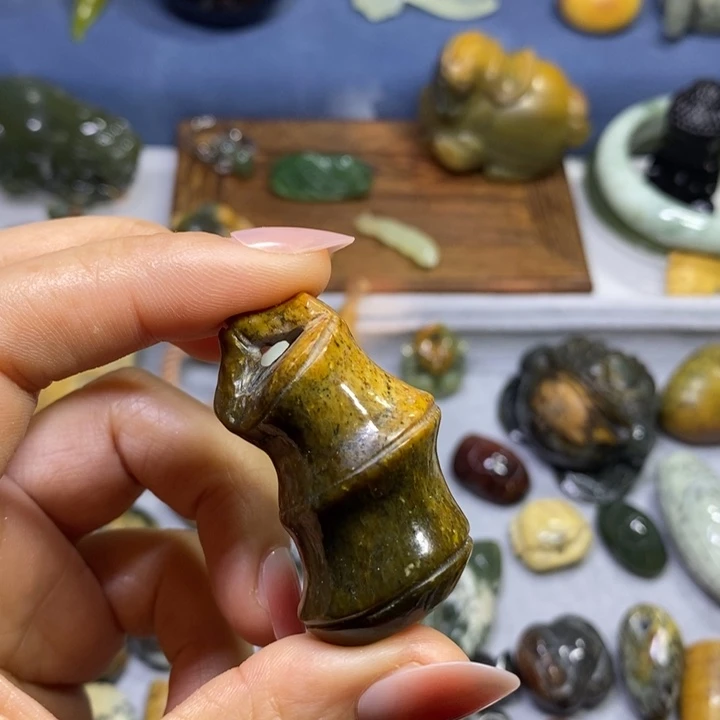 岫岩河磨玉（透闪石质玉）未镶嵌挂件特价