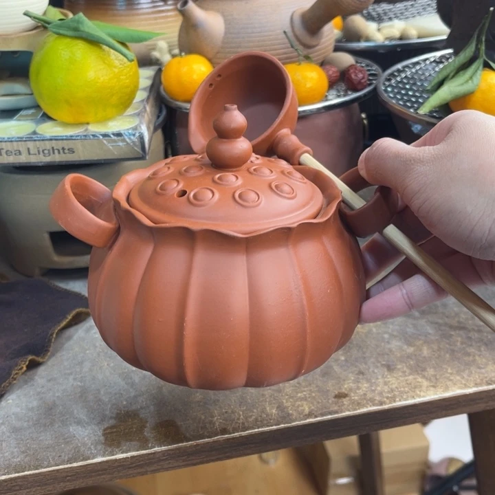 陶摆件他也不会在外面等她来