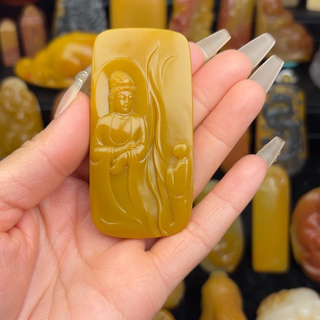 石英质玉未镶嵌黄蜡石挂件