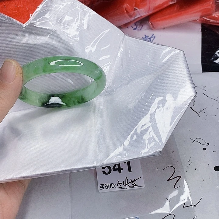 翡翠未镶嵌手镯一图一物实物为准（微瑕处理）