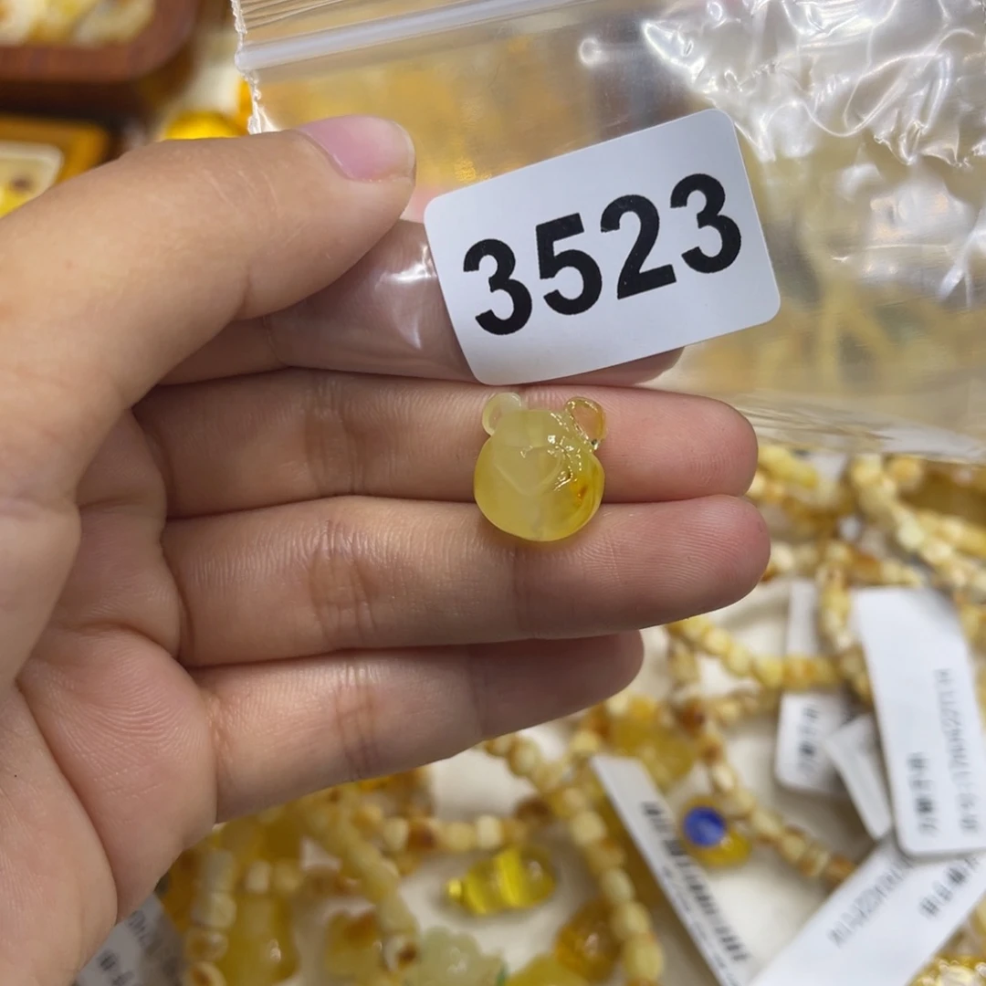 未镶嵌琥珀珠宝奇石