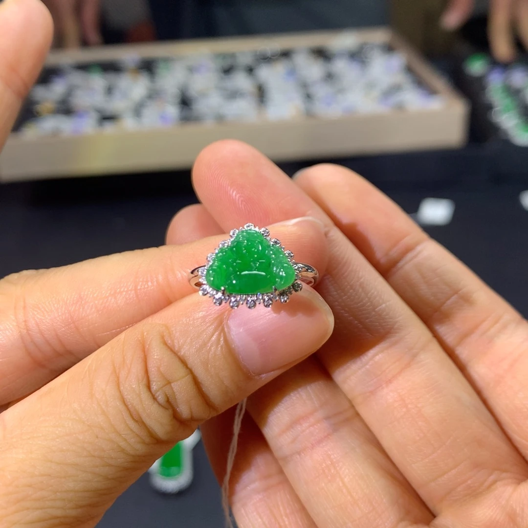翡翠戒指18K金镶嵌翡翠