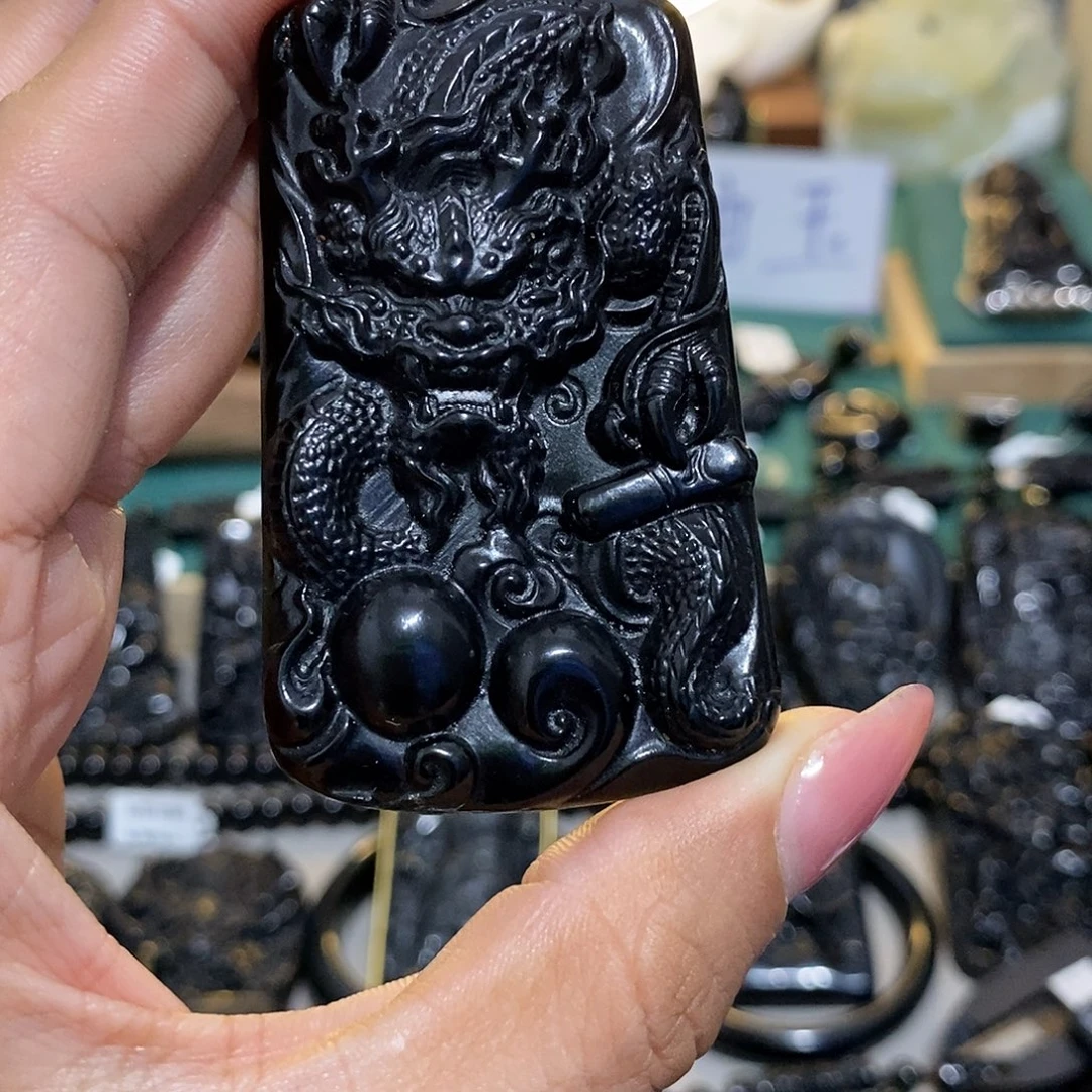 M***K蛇纹石玉未镶嵌颈饰