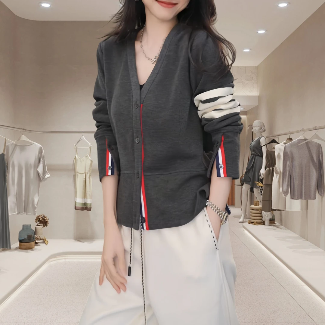 V领毛针织开衫女2025秋冬新款休闲时尚四杠白边打底长袖潮流上衣