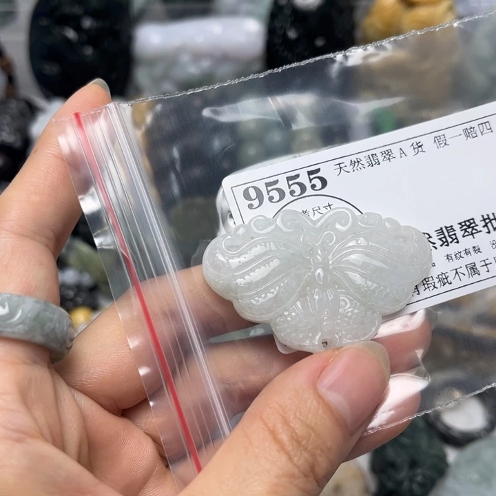 翡翠未镶嵌挂件9555