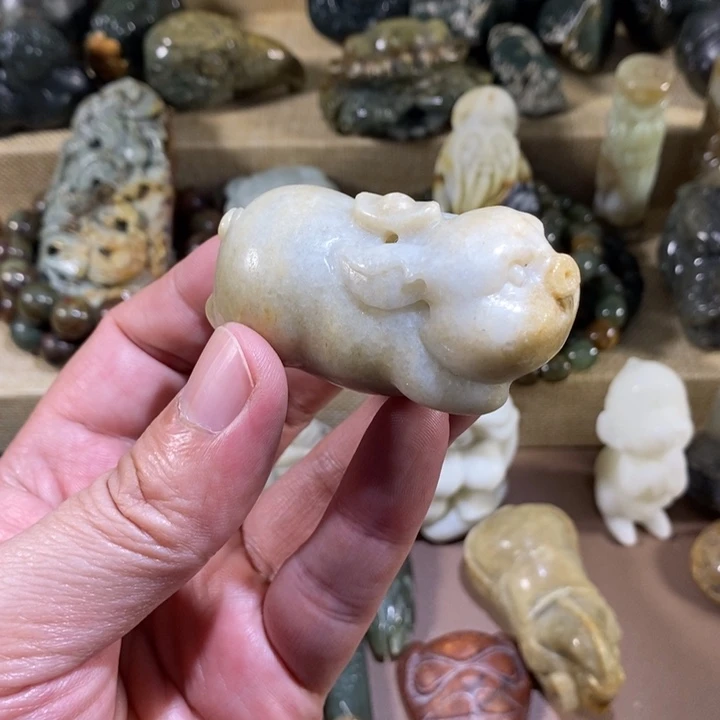 透闪石质玉未镶嵌挂件