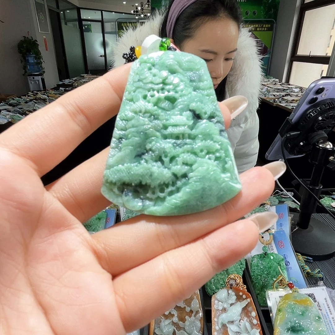 颈饰未镶嵌翡翠一