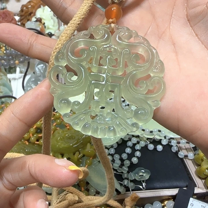 蛇纹石玉未镶嵌吊坠