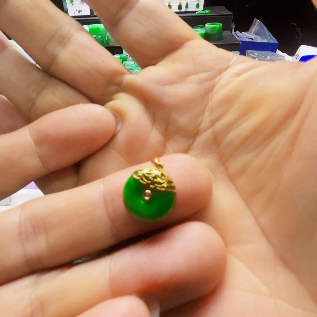 G***0翡翠18K金镶嵌颈饰天然缅甸翡翠A货