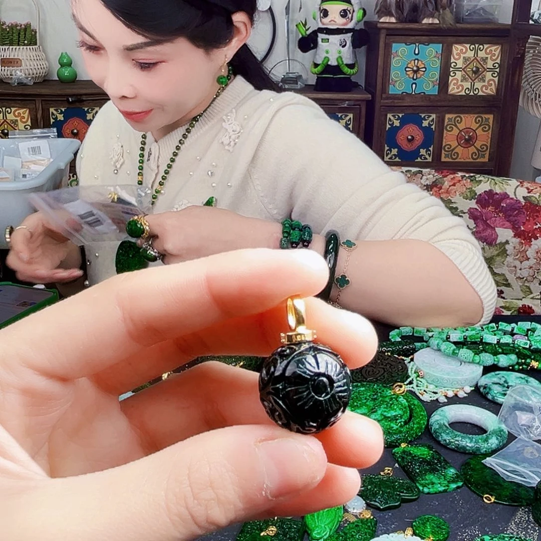 颈饰未镶嵌翡翠多样性