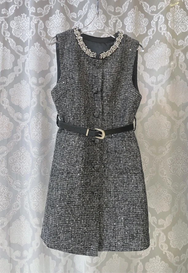 重工订钻小香风气质背心裙配腰帶