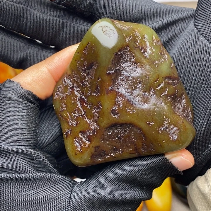 和田玉未镶嵌把件