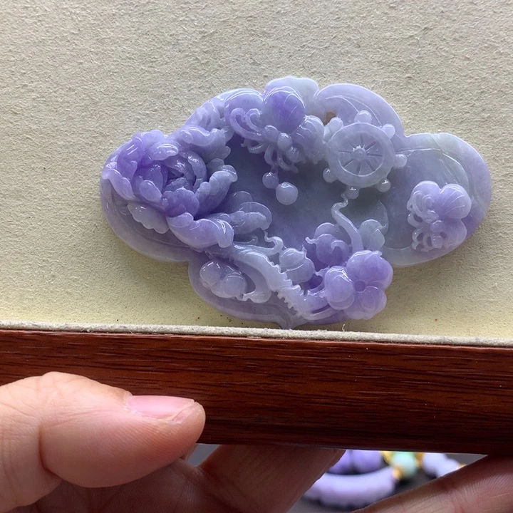 翡翠吊坠(赠链)未镶嵌