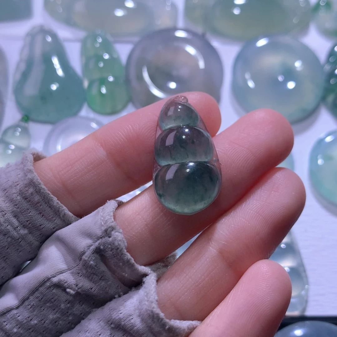 翡翠未镶嵌颈饰豆