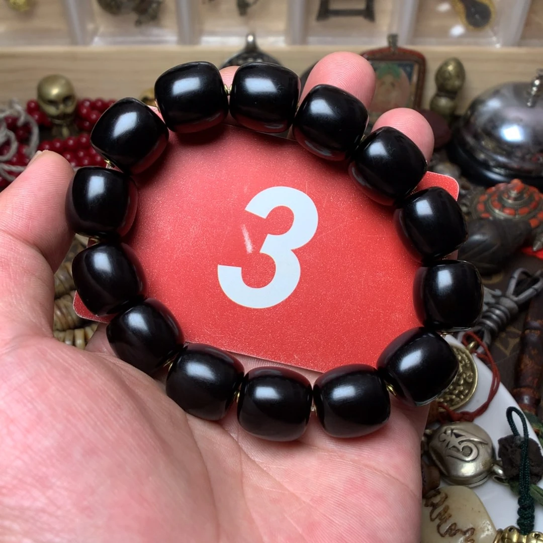 桃核吊坠鑫**n………………………………