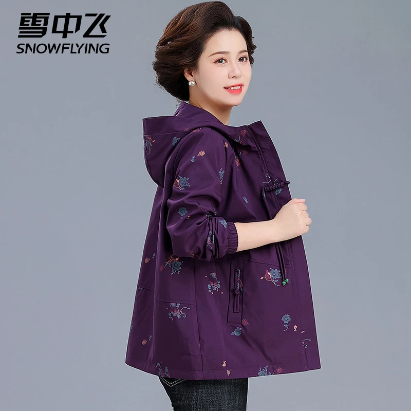 雪中飞服饰妈妈春装洋气花色外套中年女士连帽上衣2025新款风衣H