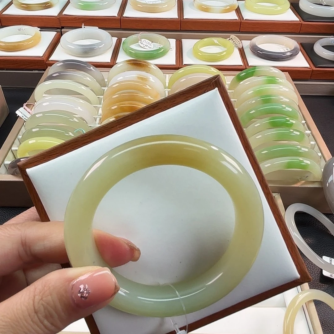 和田玉未镶嵌手镯55