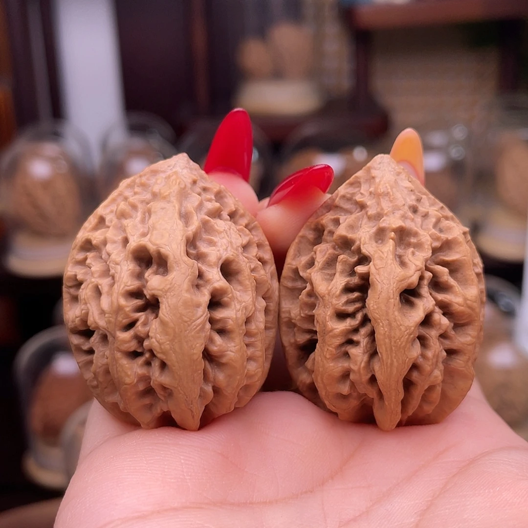 文玩核桃吊坠珊瑚塔