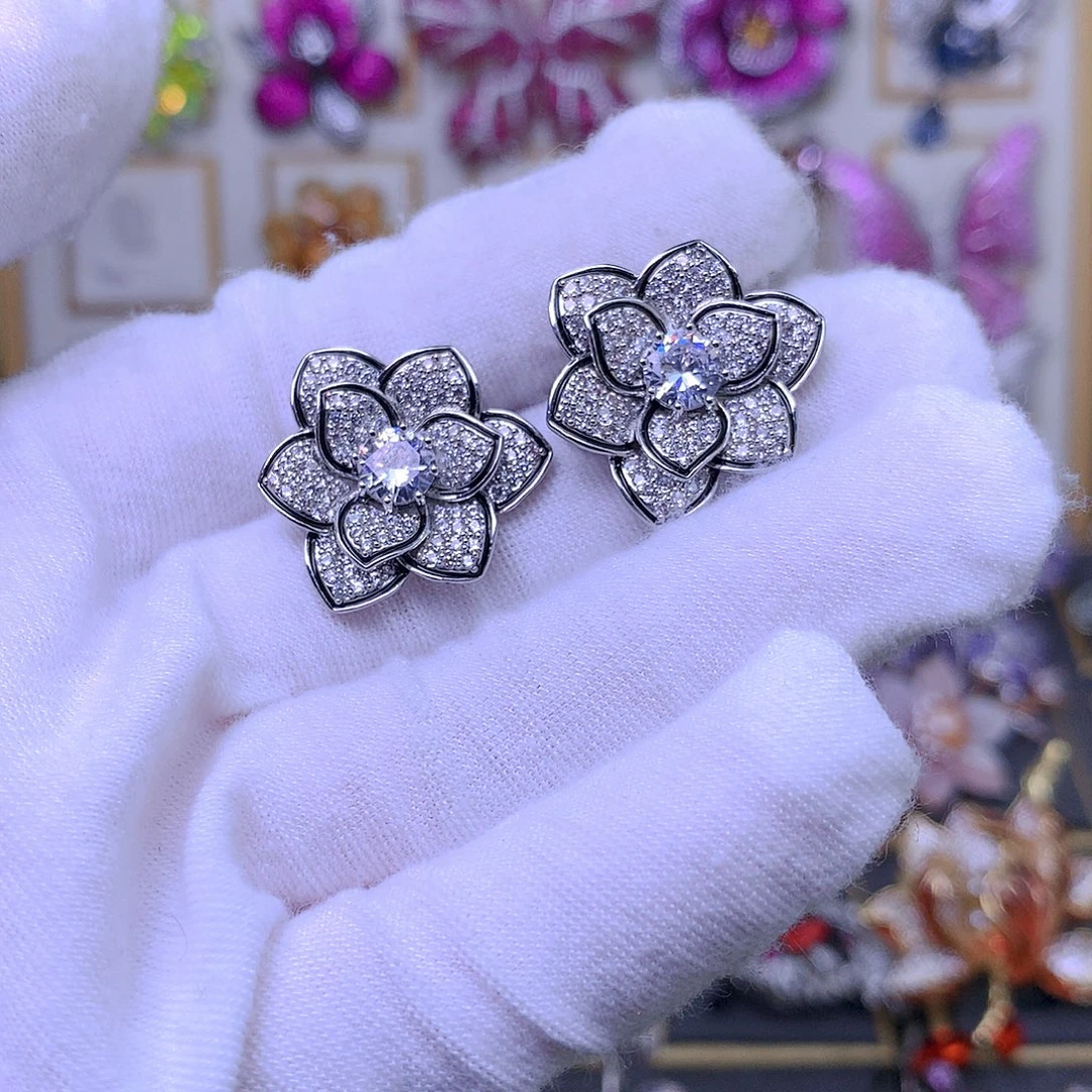 合成立方氧化锆铜胸针2个