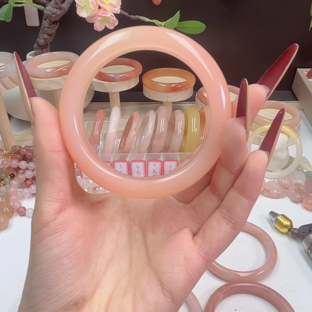 早***吧石英质玉未镶嵌手镯