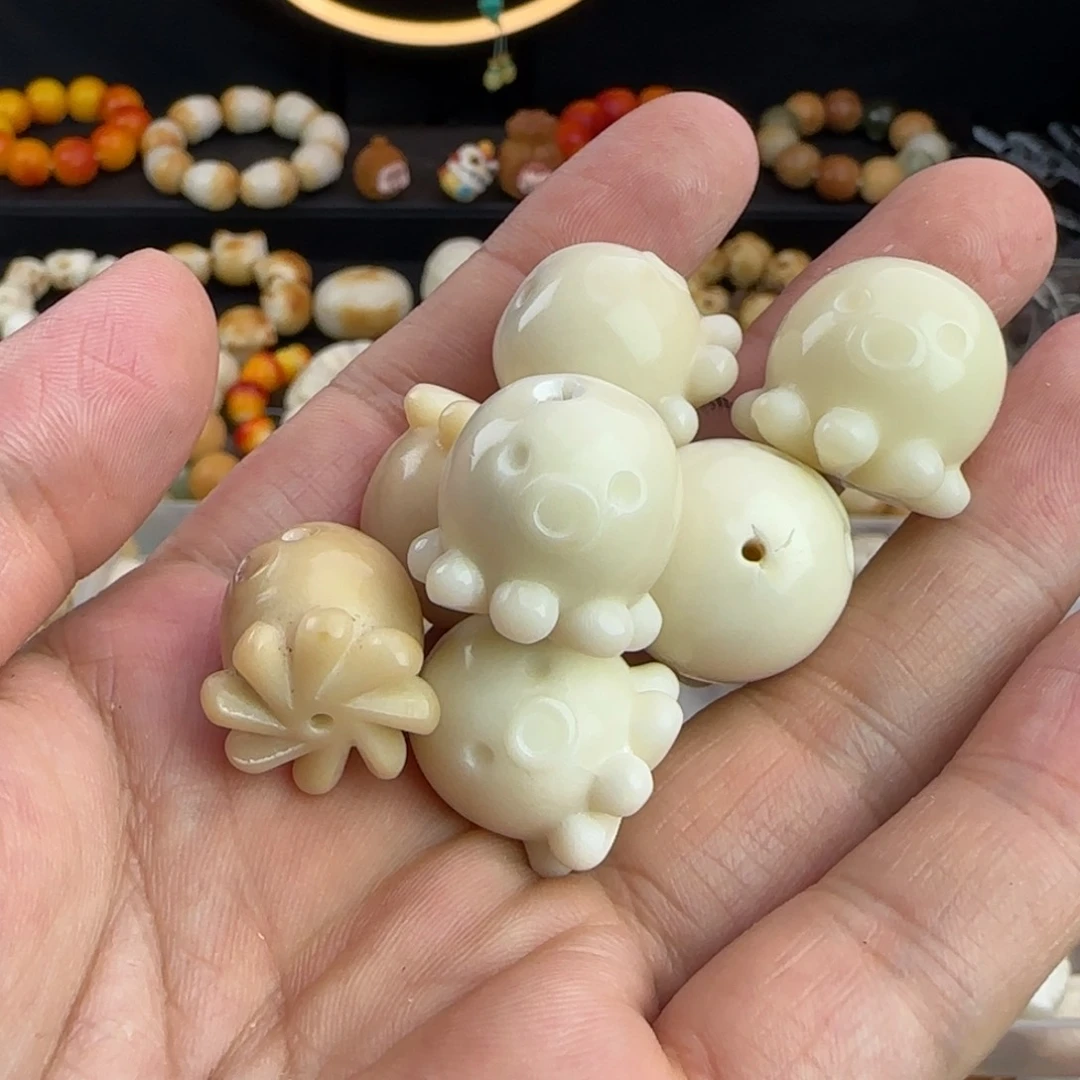 菩提根/象牙果吊坠瑕疵白色章鱼3颗