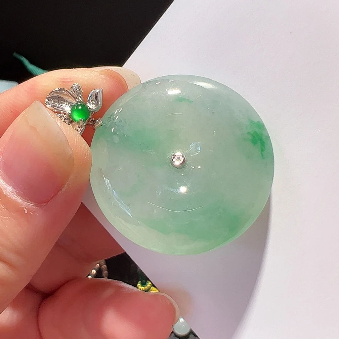 翡翠18K金镶嵌颈饰吊坠