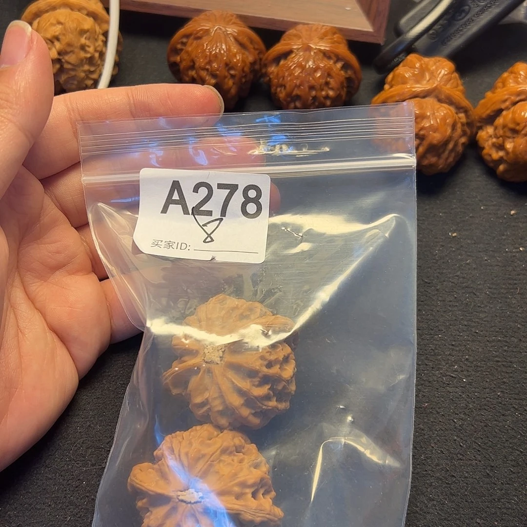 文玩核桃吊坠宫灯