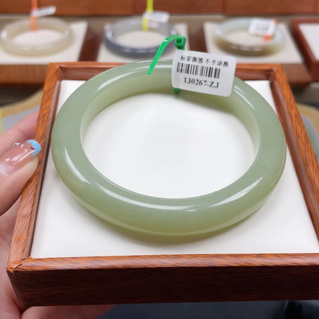 【闪购商品】未镶嵌手镯和田玉